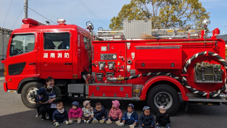 覗き見👀赤い車の来訪🚘